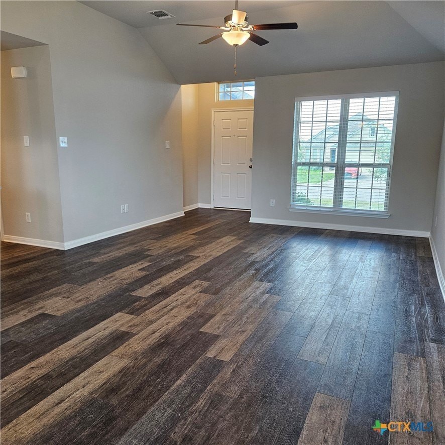 1912 Delano Dr - Photo 3 of 19
