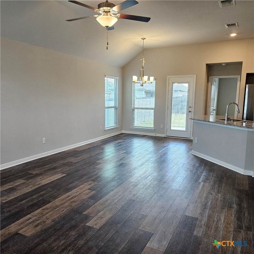 1912 Delano Dr - Photo 4 of 19