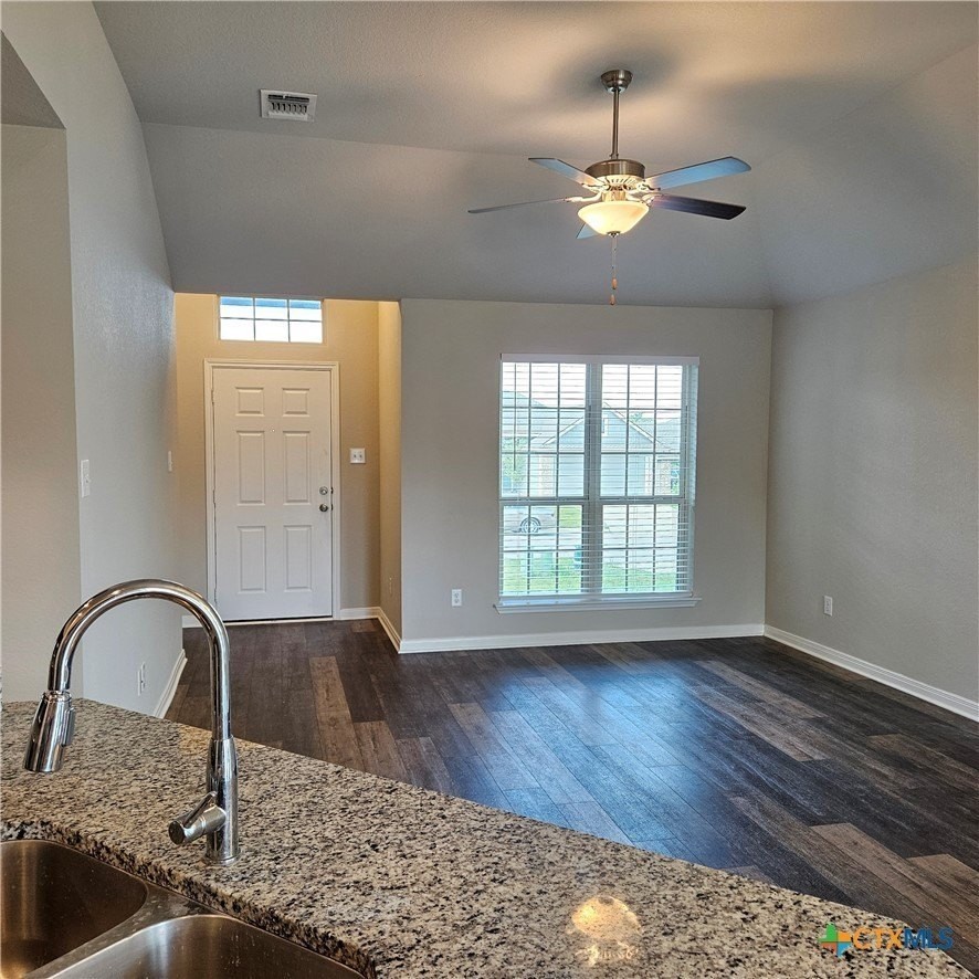 1912 Delano Dr - Photo 5 of 19