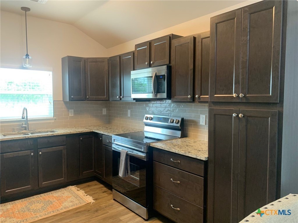 3601 Hanselman Rd - Photo 5 of 15