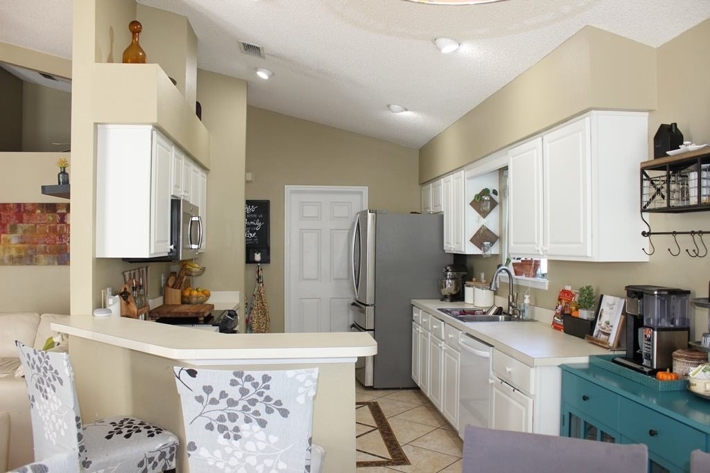 2947 Glen Ives Dr - Photo 3 of 33