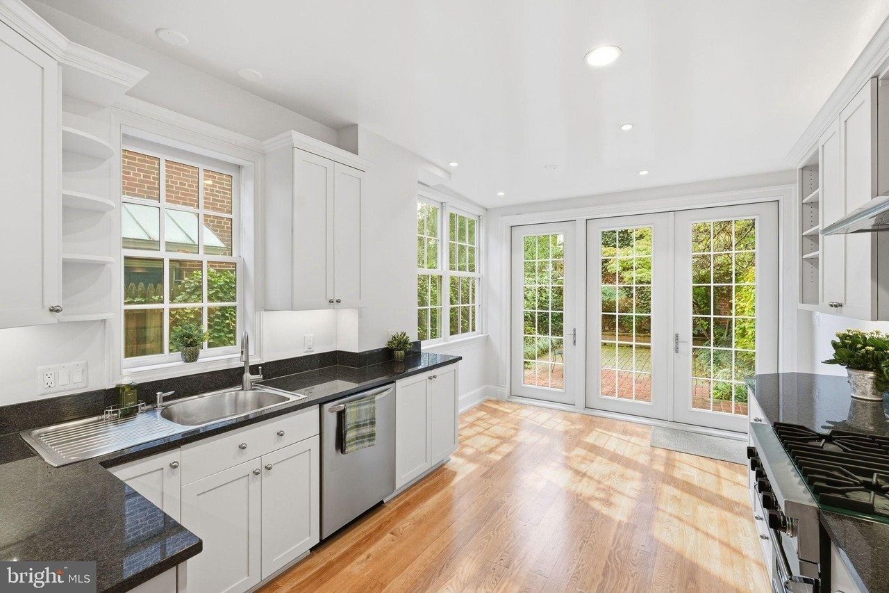 3046 P St Nw - Photo 4 of 15