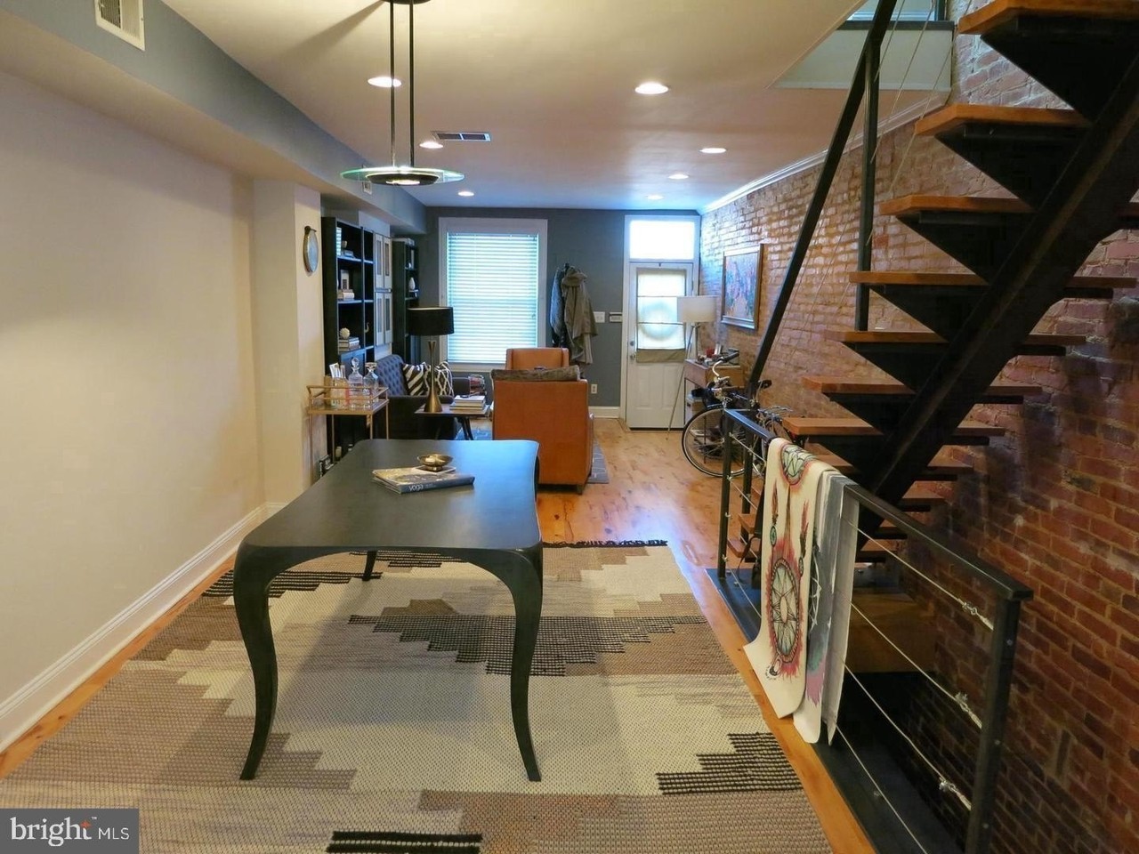 715 S East Ave - Photo 7 of 31