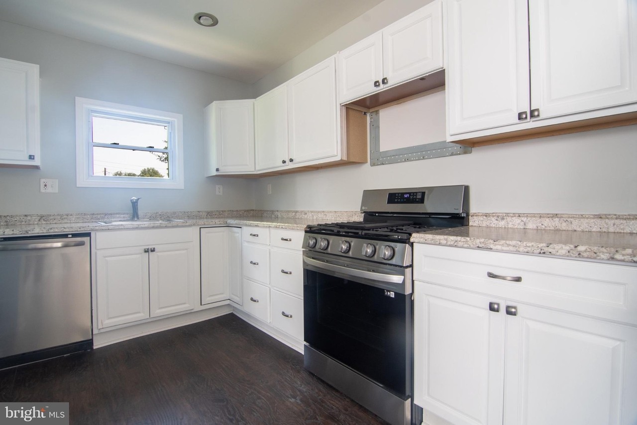 5206 Belleville Ave - Photo 5 of 24
