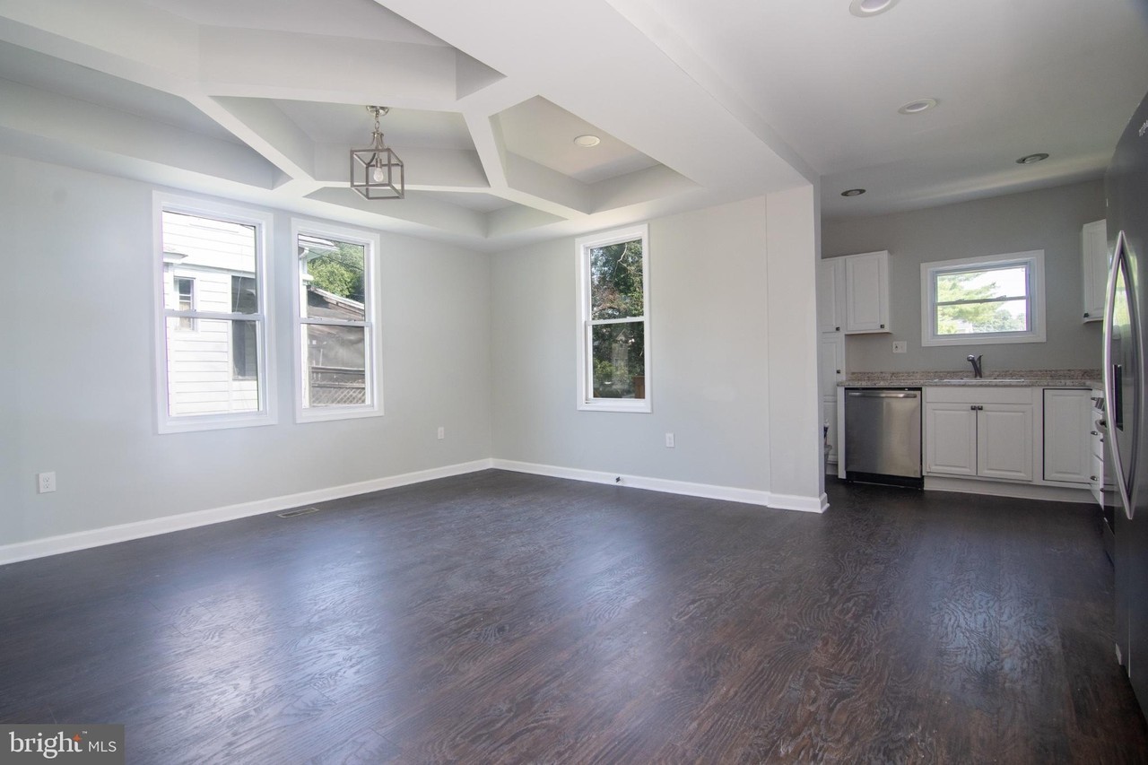 5206 Belleville Ave - Photo 7 of 24