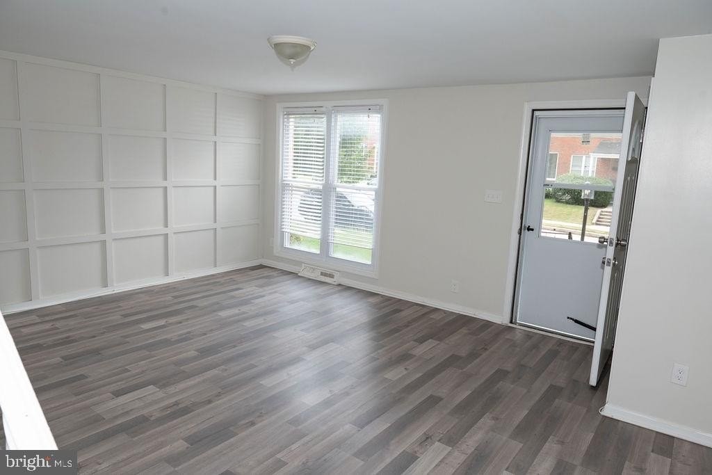 5806 Arizona Ave - Photo 3 of 47