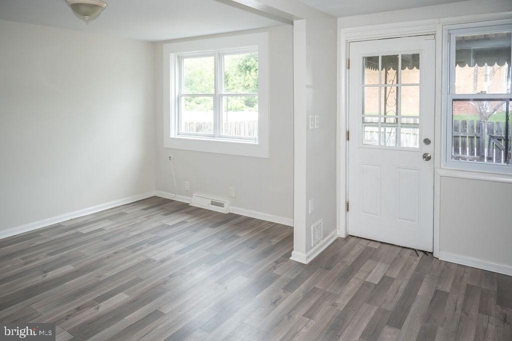 5806 Arizona Ave - Photo 7 of 47