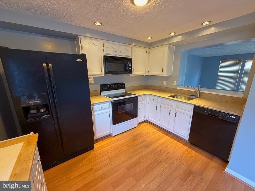 3747 Timahoe Cir - Photo 4 of 21