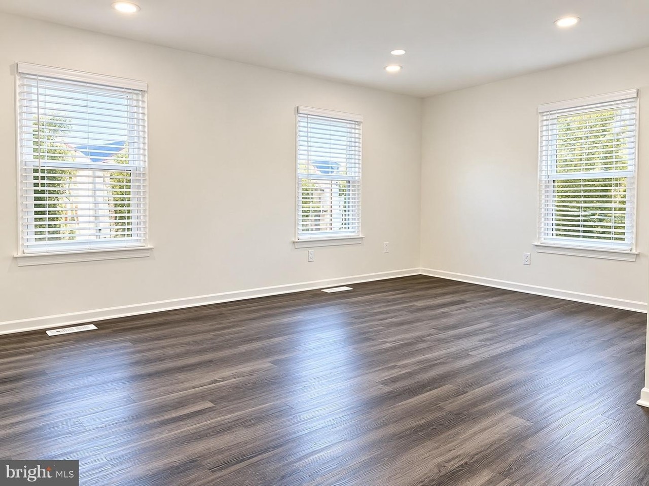 298 Harry S Truman Dr #220 - Photo 5 of 25