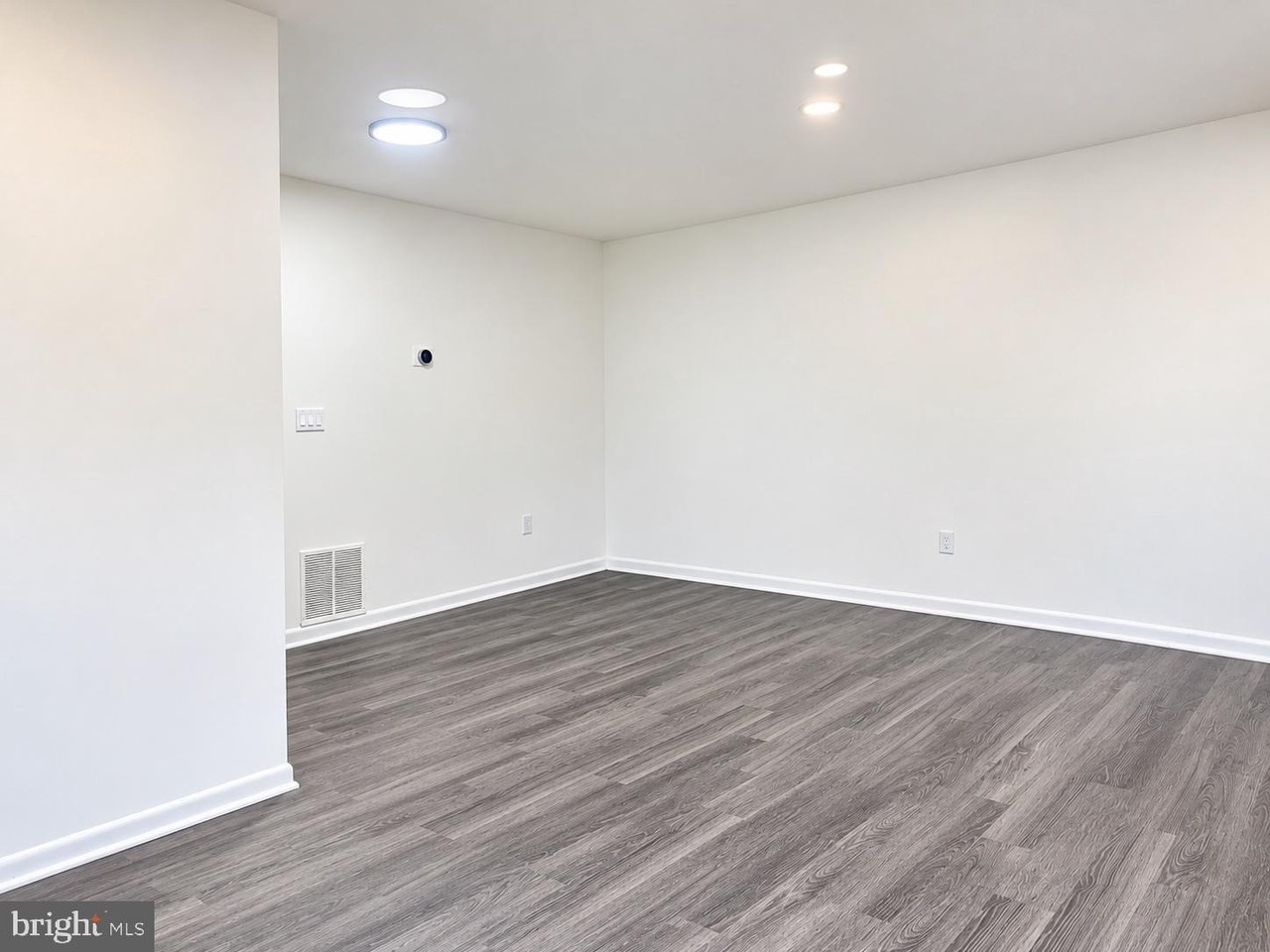 298 Harry S Truman Dr #220 - Photo 7 of 25