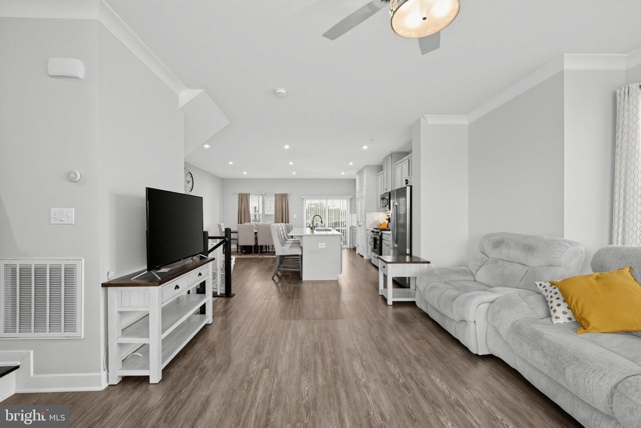 4766 Towne Square Blvd - Photo 3 of 30