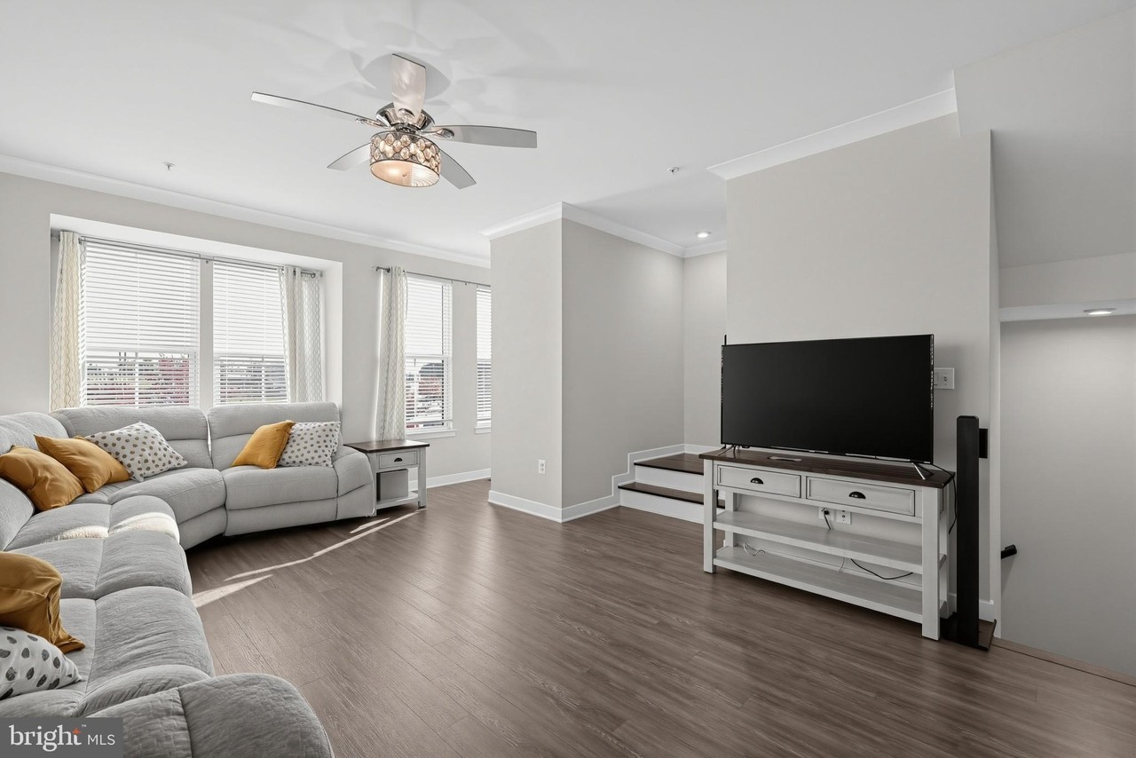 4766 Towne Square Blvd - Photo 4 of 30