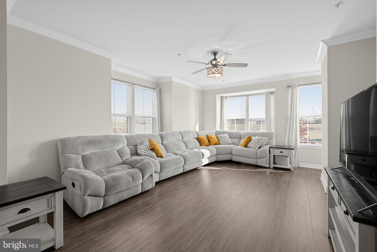 4766 Towne Square Blvd - Photo 5 of 30