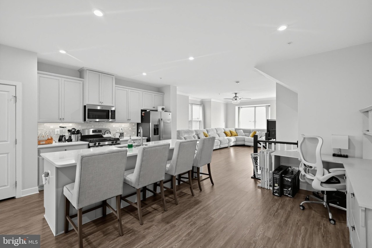 4766 Towne Square Blvd - Photo 6 of 30