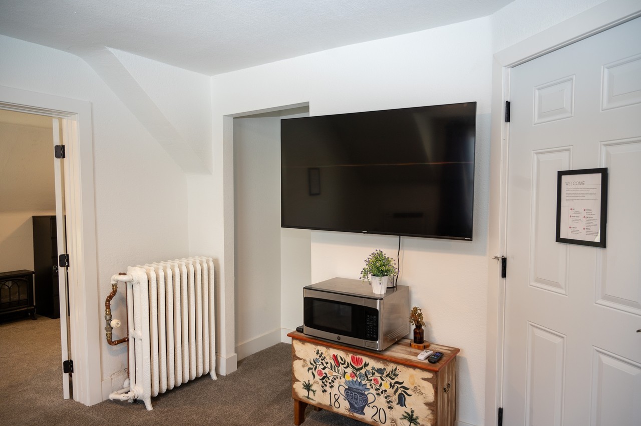625 1st St Sw #2 - Photo 5 of 17