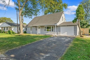featured image of 12 Holbrook Ln