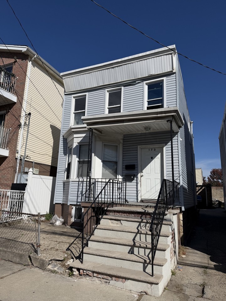 172 Fulton Ave #2