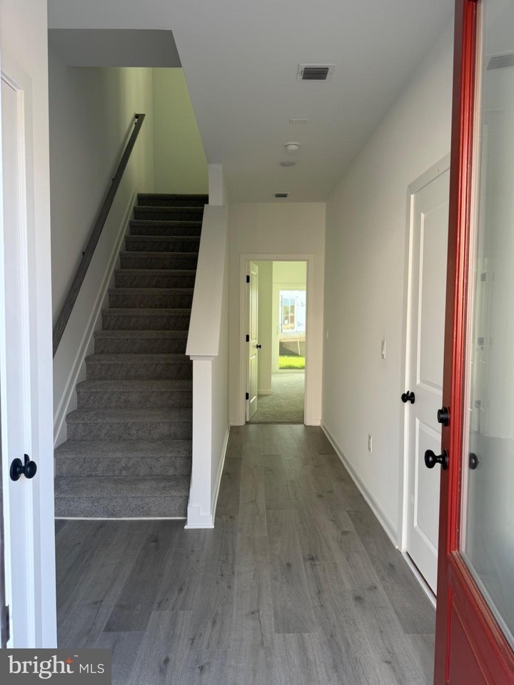 49 Silverbell Ave - Photo 2 of 12