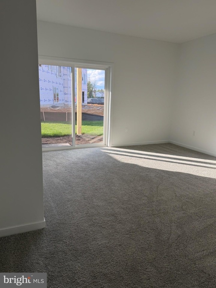 49 Silverbell Ave - Photo 3 of 12