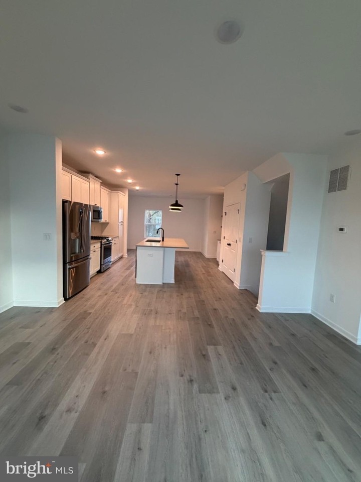 49 Silverbell Ave - Photo 4 of 12