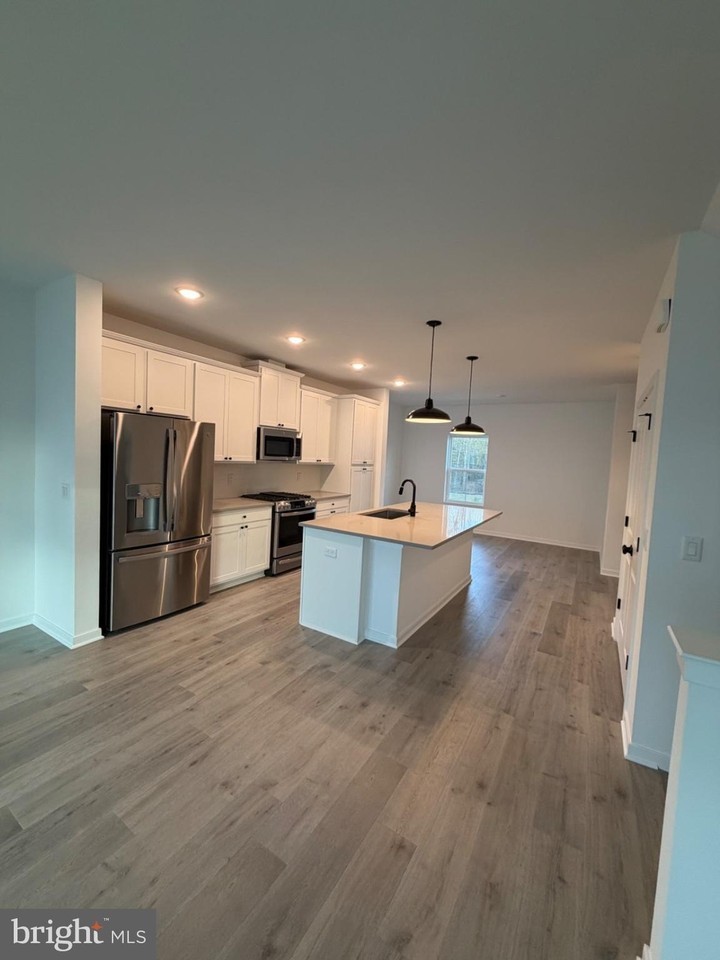 49 Silverbell Ave - Photo 5 of 12