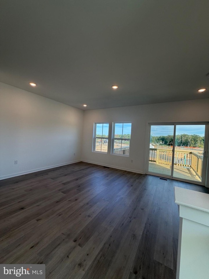 49 Silverbell Ave - Photo 7 of 12