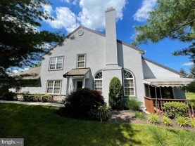 214 Hawthorne Ct N - Photo 1 of 1