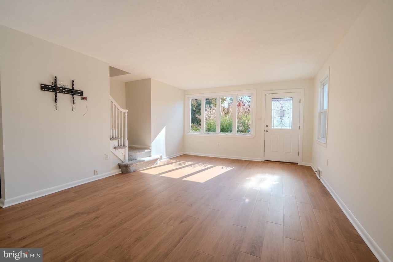 451 Wayne Ave - Photo 4 of 19