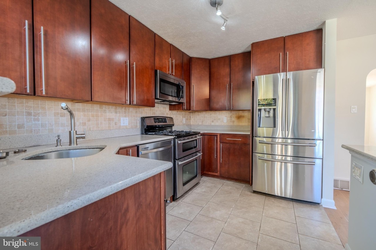 451 Wayne Ave - Photo 7 of 19
