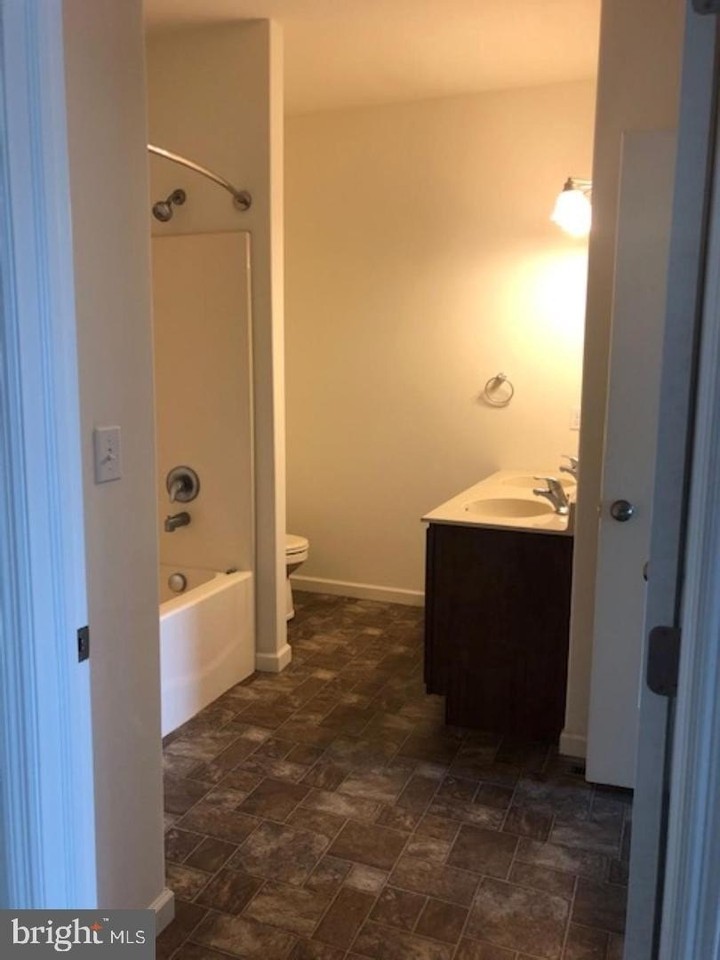 550 Hometowne Ter - Photo 7 of 11