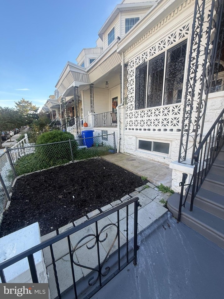 5346 Webster St - Photo 5 of 27