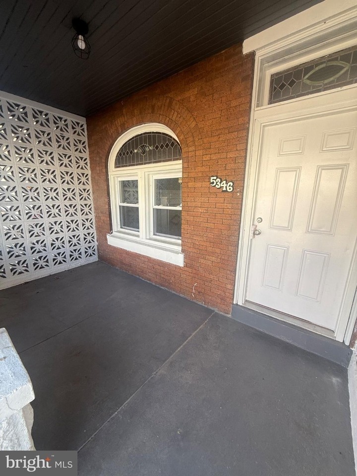 5346 Webster St - Photo 6 of 27