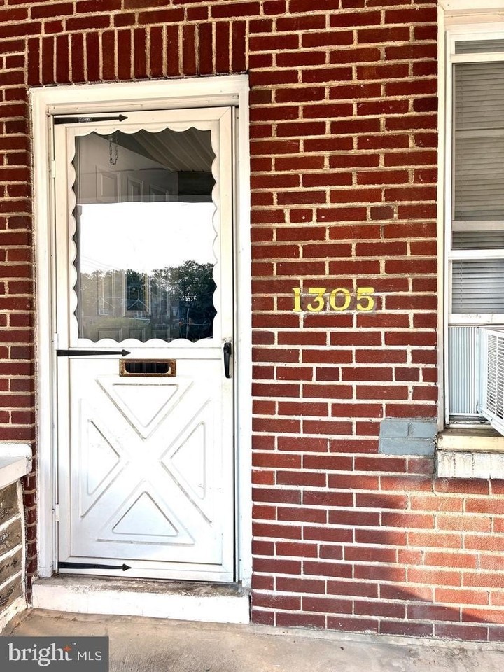 1305 Dyre St #1stFL - Photo 2 of 11