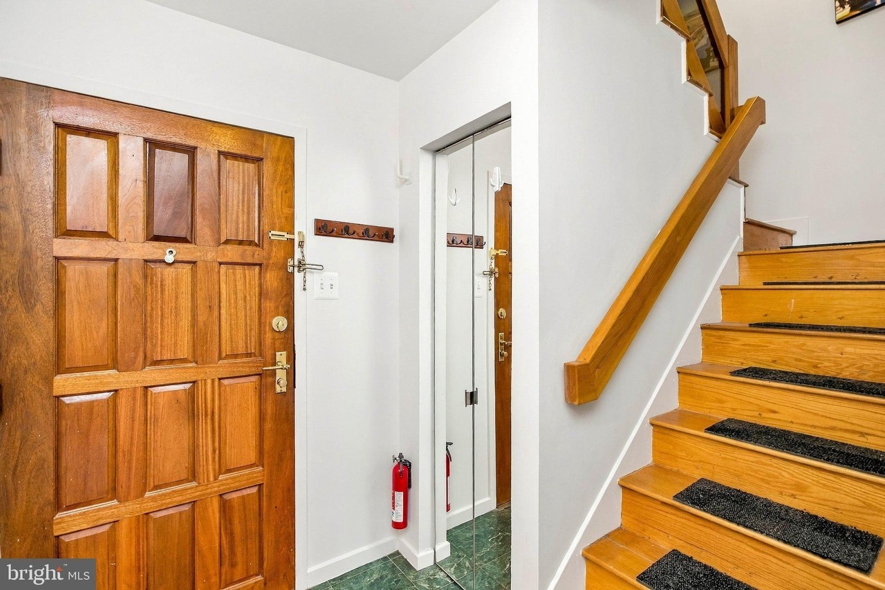 1530 Key Blvd #104 - Photo 2 of 28