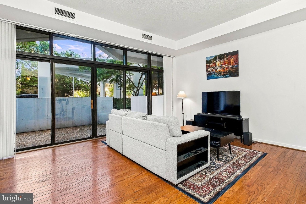 1530 Key Blvd #104 - Photo 3 of 28