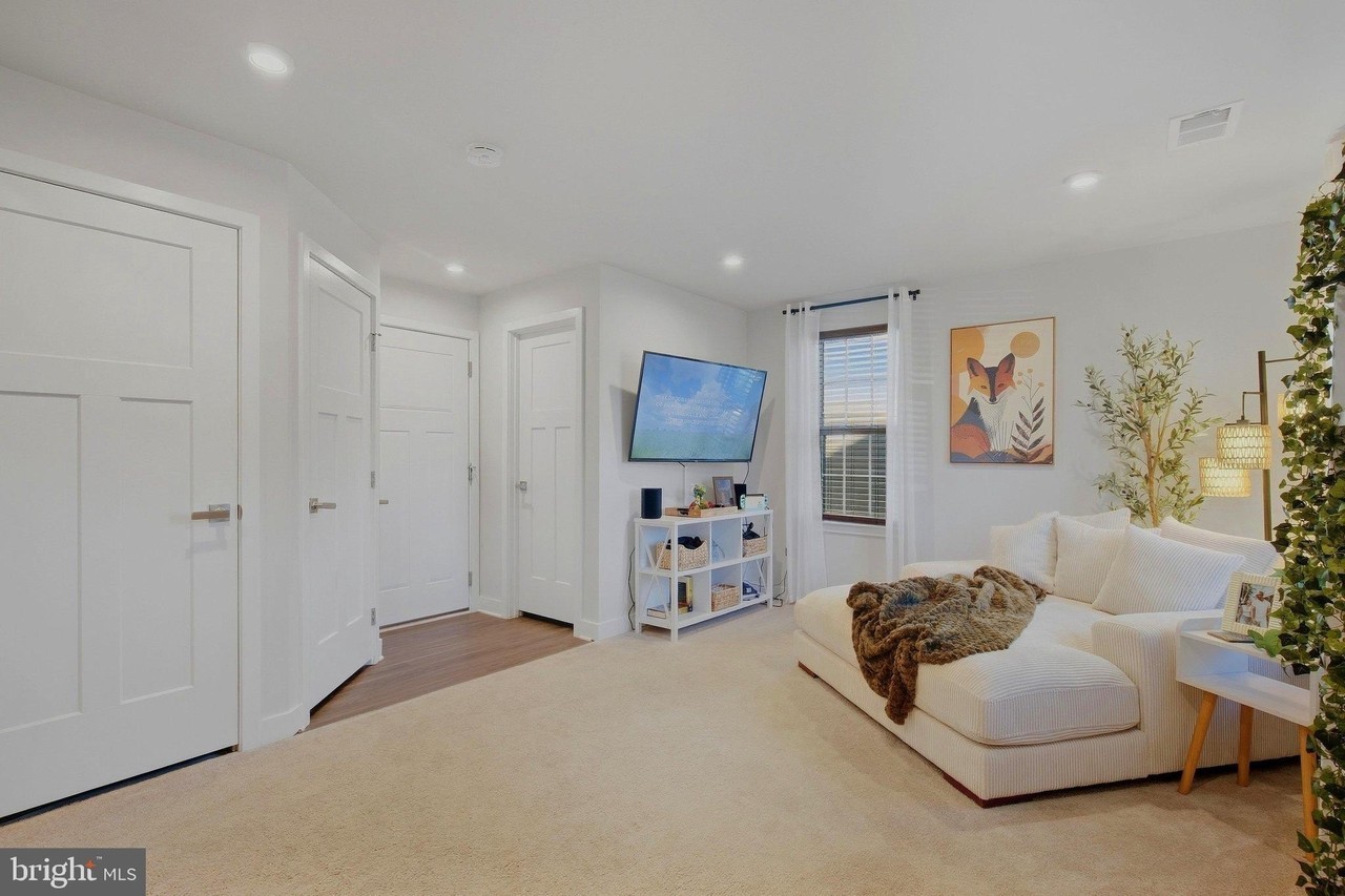 1314 Depot Ln - Photo 4 of 40