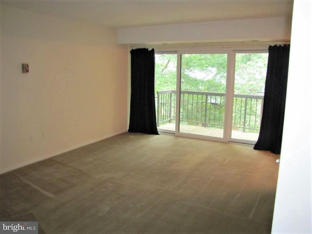 9708 Kingsbridge Dr #302 - Photo 2 of 29