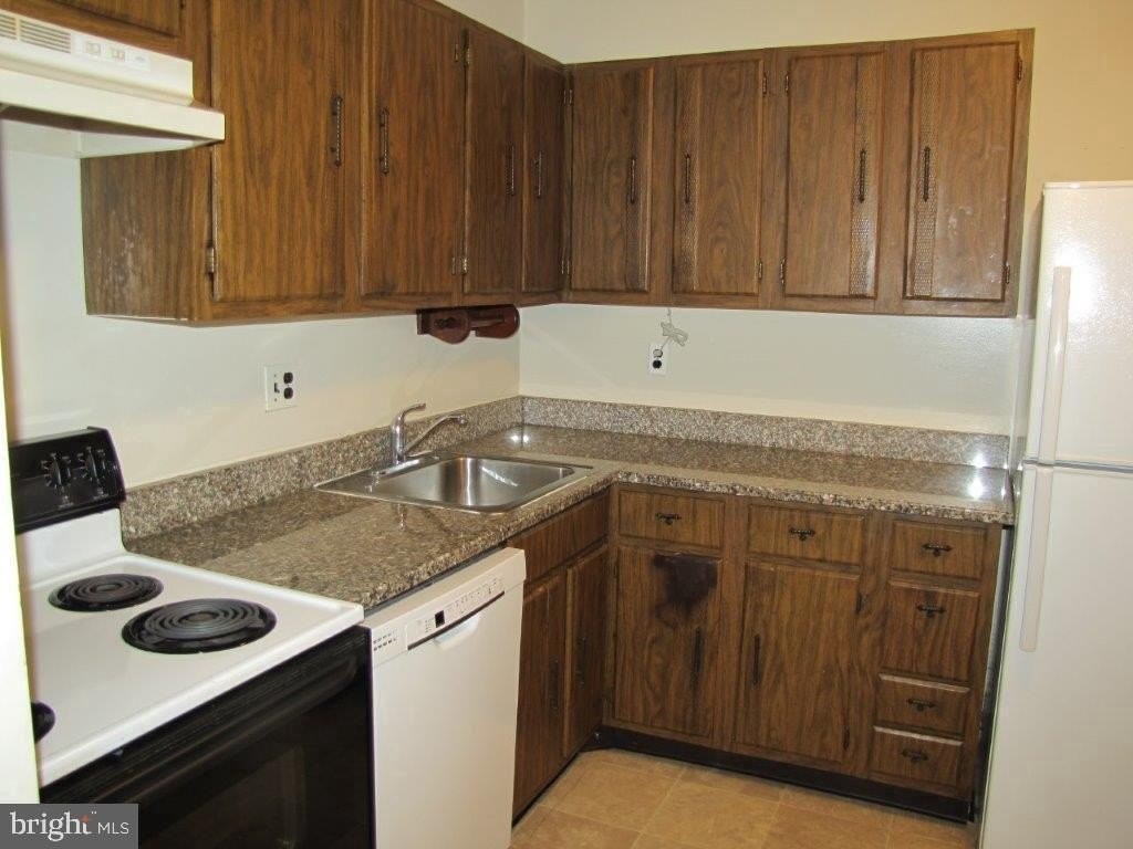 9708 Kingsbridge Dr #302 - Photo 5 of 29