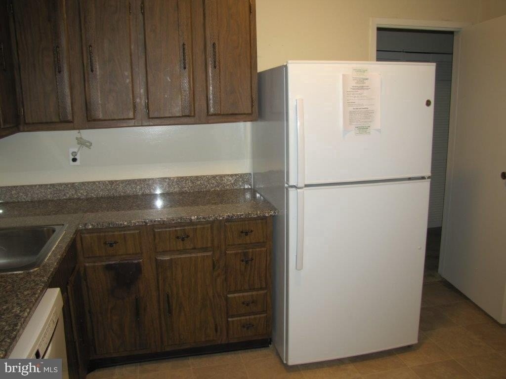 9708 Kingsbridge Dr #302 - Photo 6 of 29