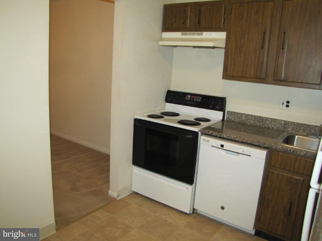 9708 Kingsbridge Dr #302 - Photo 7 of 29