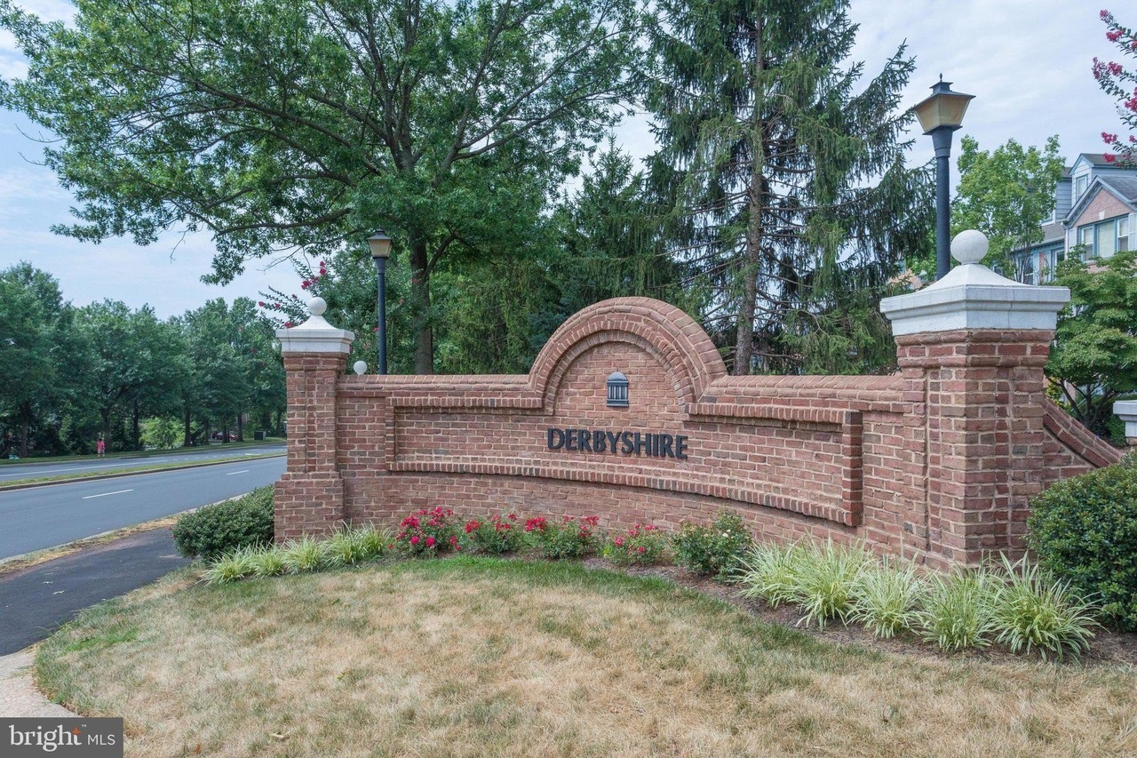 7365 Mallory Cir - Photo 2 of 50