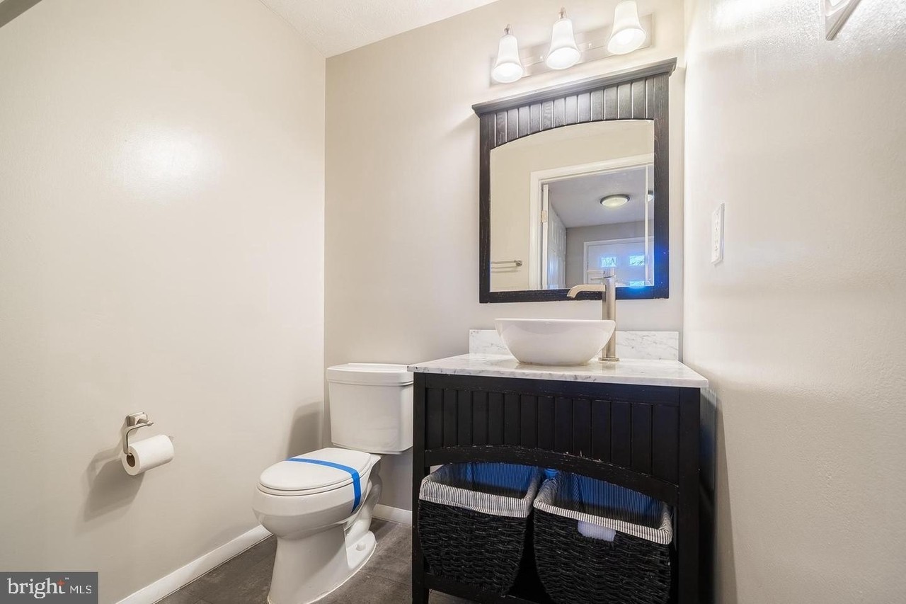 2911 Montauk Ct - Photo 4 of 37