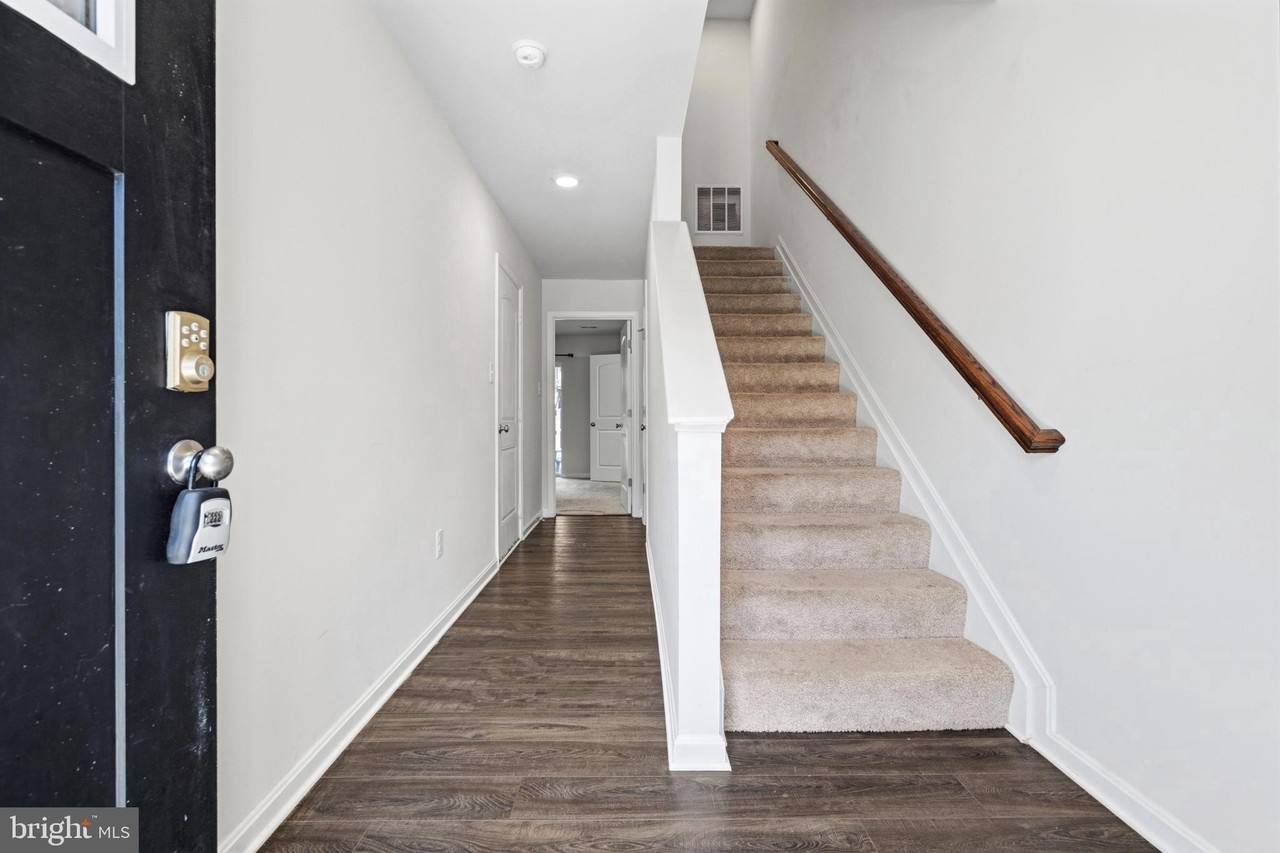 123 Vespucci Ln - Photo 4 of 34