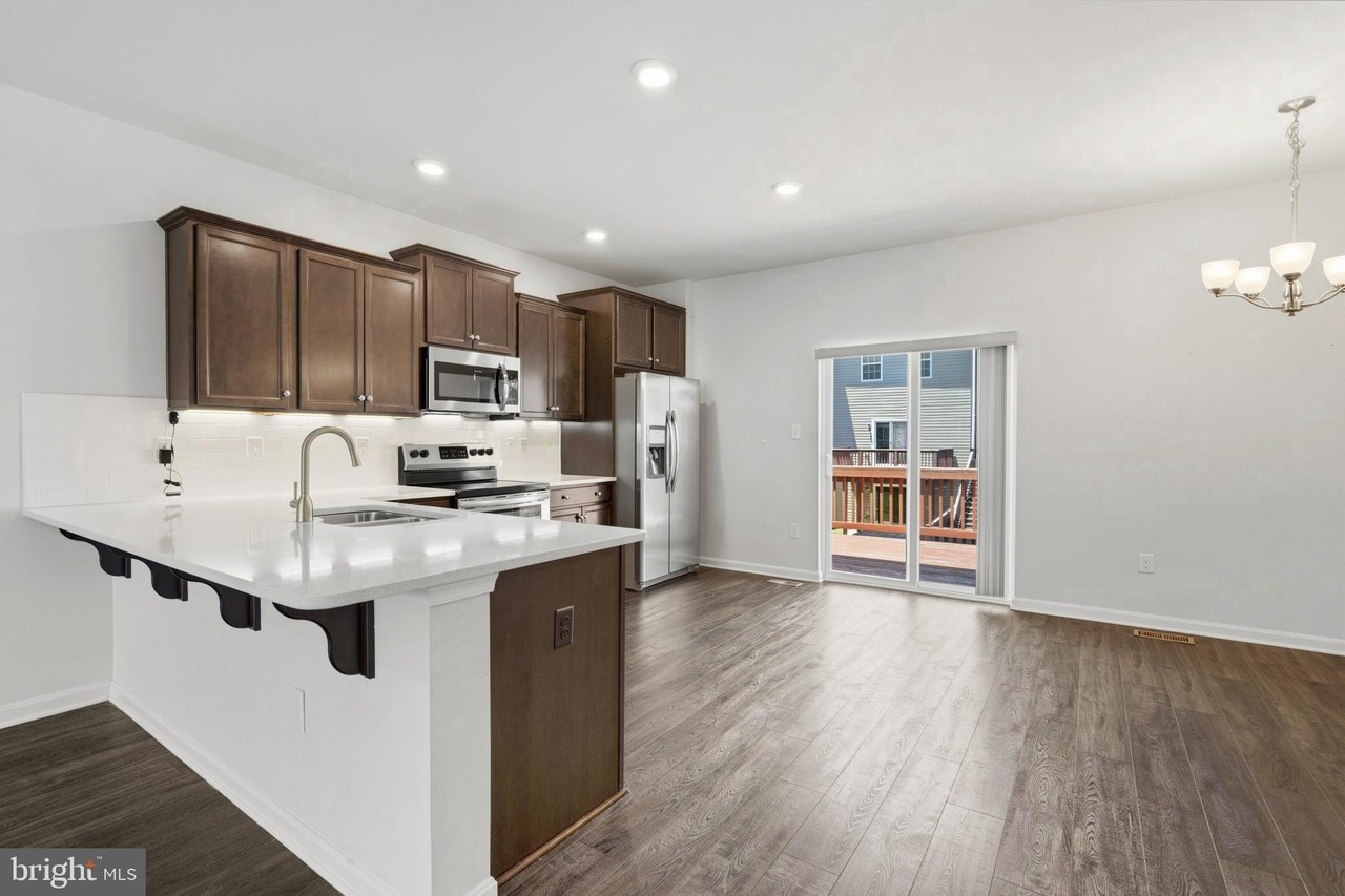 123 Vespucci Ln - Photo 6 of 34