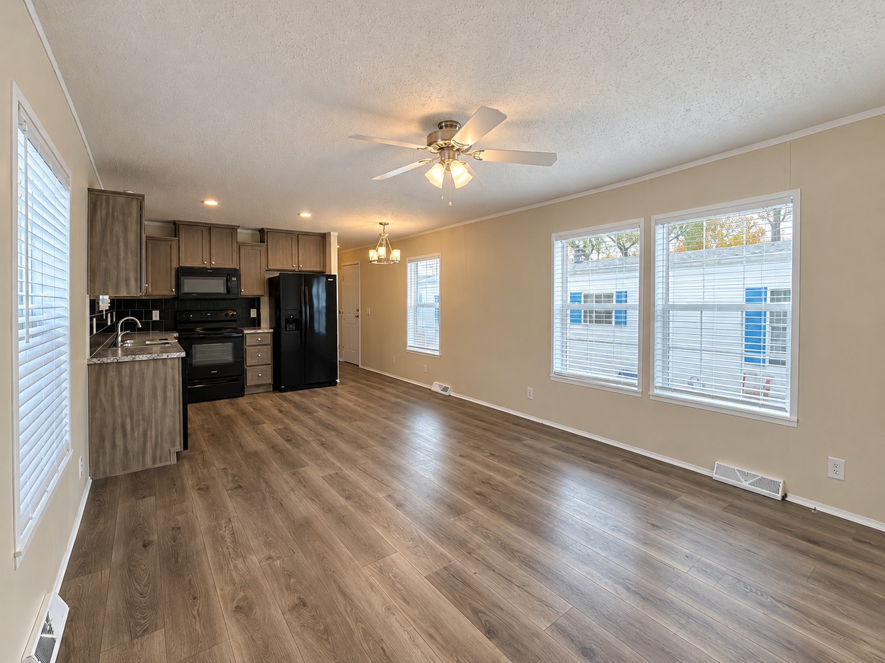 2345 Oakgrove Dr #48 - Photo 4 of 24