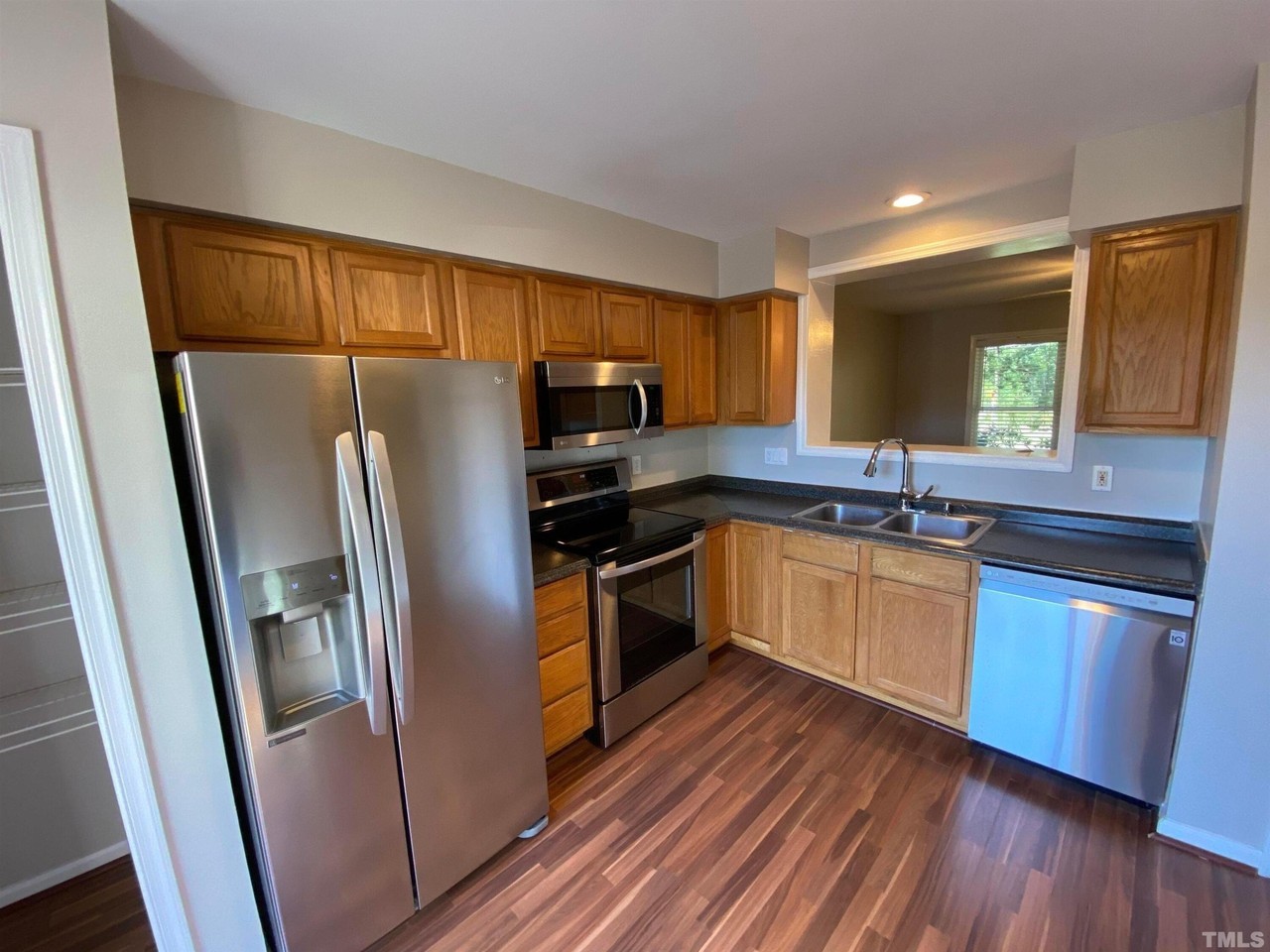 327 W Trinity Ave - Photo 5 of 17