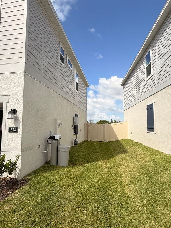 236 Streamwater Way - Photo 4 of 9