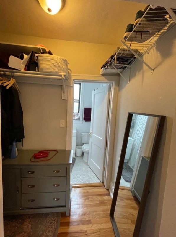 639 W Roscoe St - Photo 4 of 9