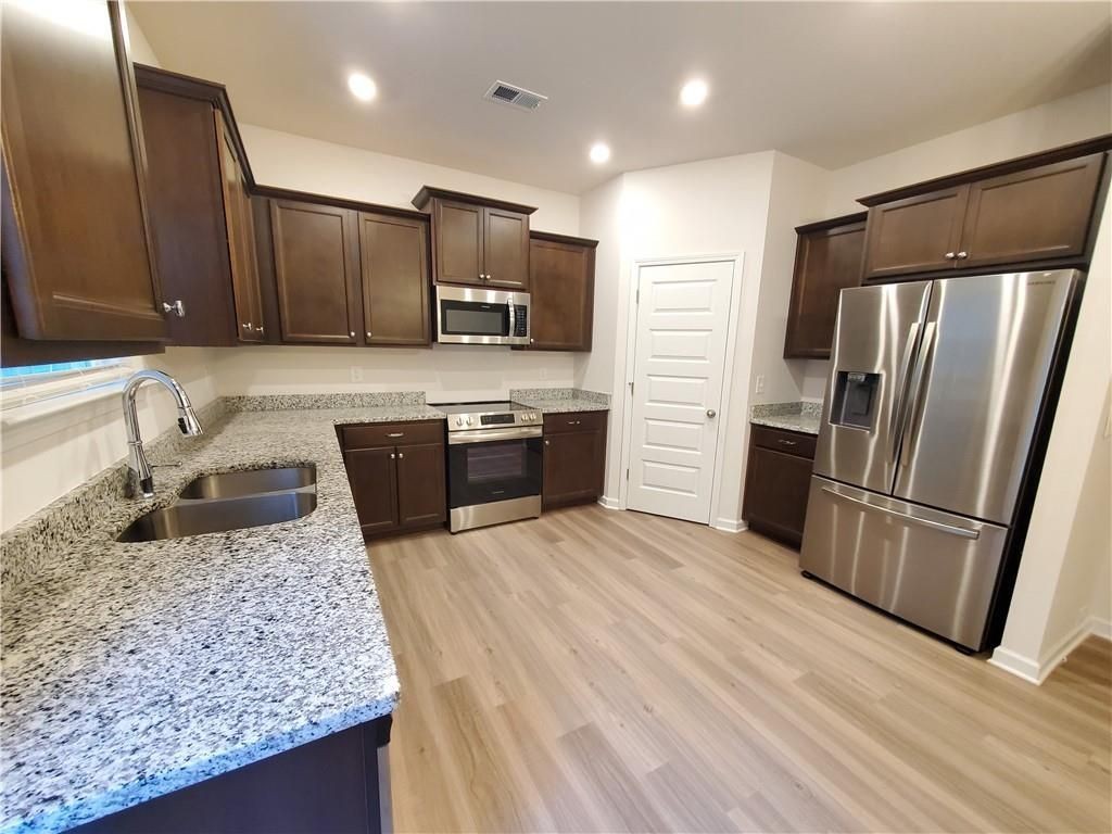 143 Sawgrass Dr - Photo 3 of 26