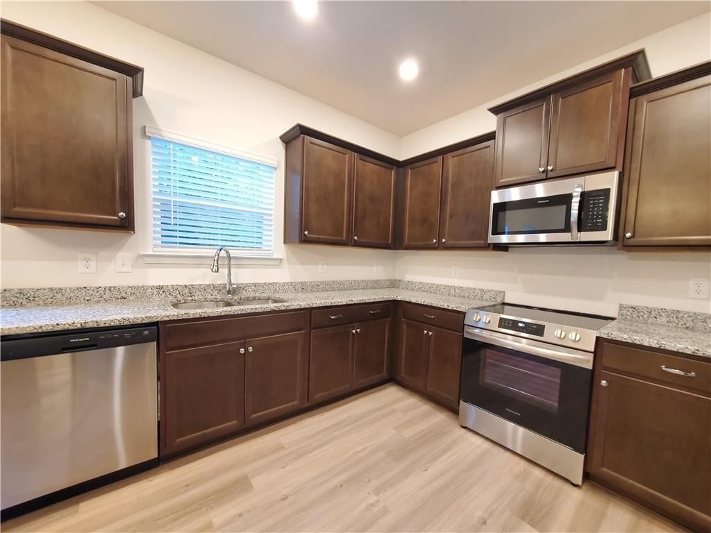 143 Sawgrass Dr - Photo 4 of 26